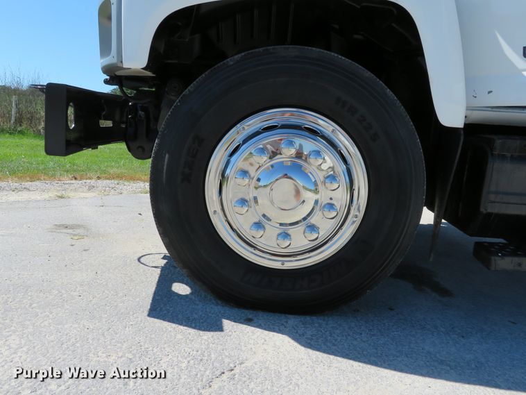 image for item DH1149 2006 GMC C8500  flatbed truck with crane