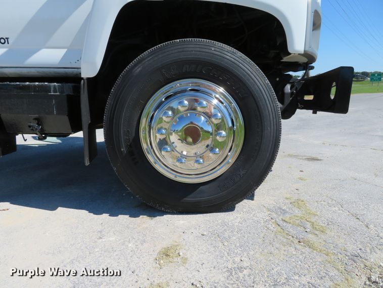 image for item DH1149 2006 GMC C8500  flatbed truck with crane