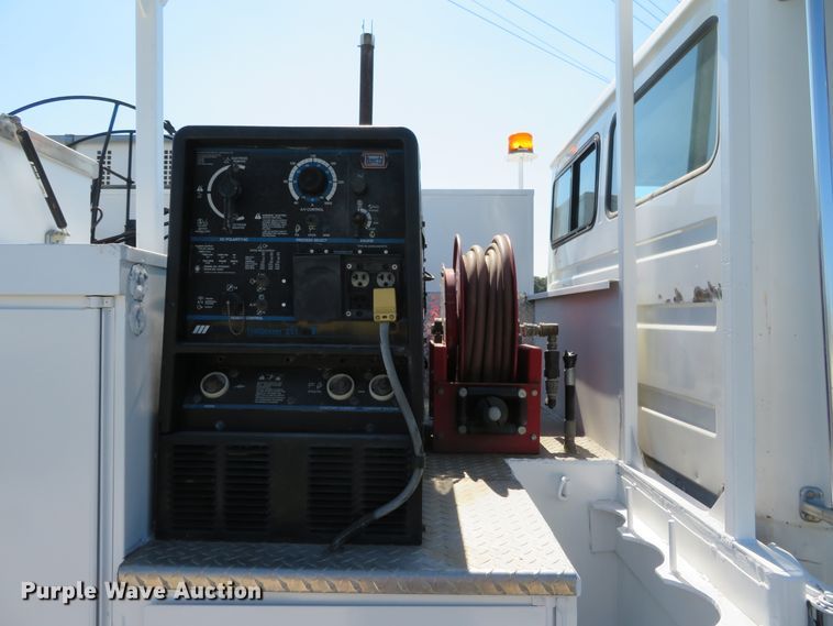 image for item DH1151 2001 Freightliner FL70  service truck