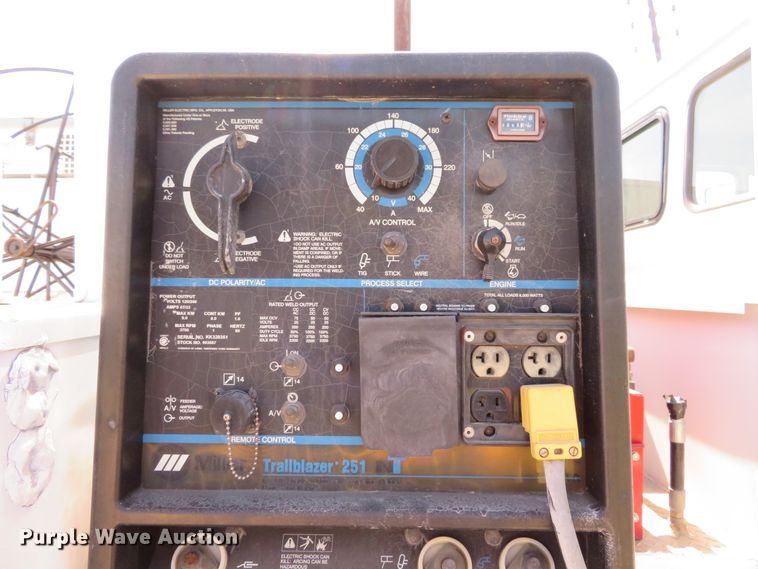 image for item DH1151 2001 Freightliner FL70  service truck