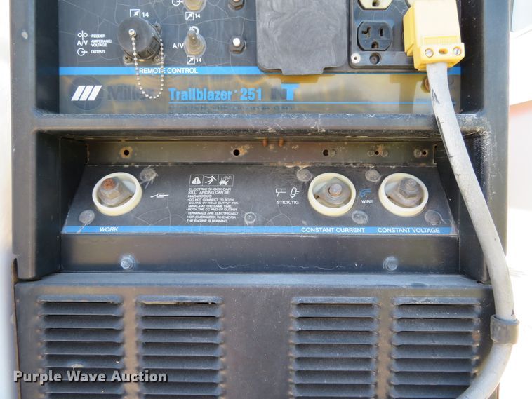 image for item DH1151 2001 Freightliner FL70  service truck