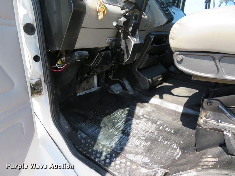 image for item DH1151 2001 Freightliner FL70  service truck