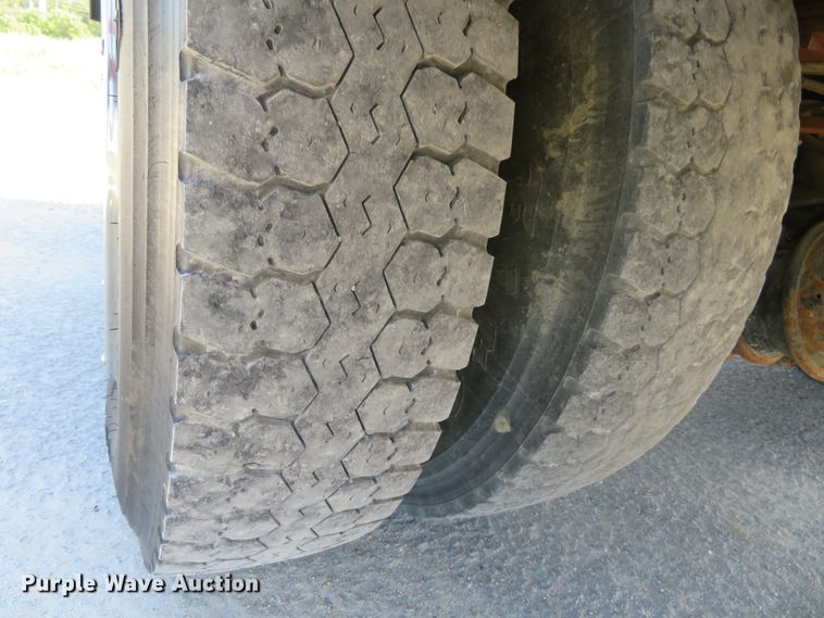 image for item DH1151 2001 Freightliner FL70  service truck