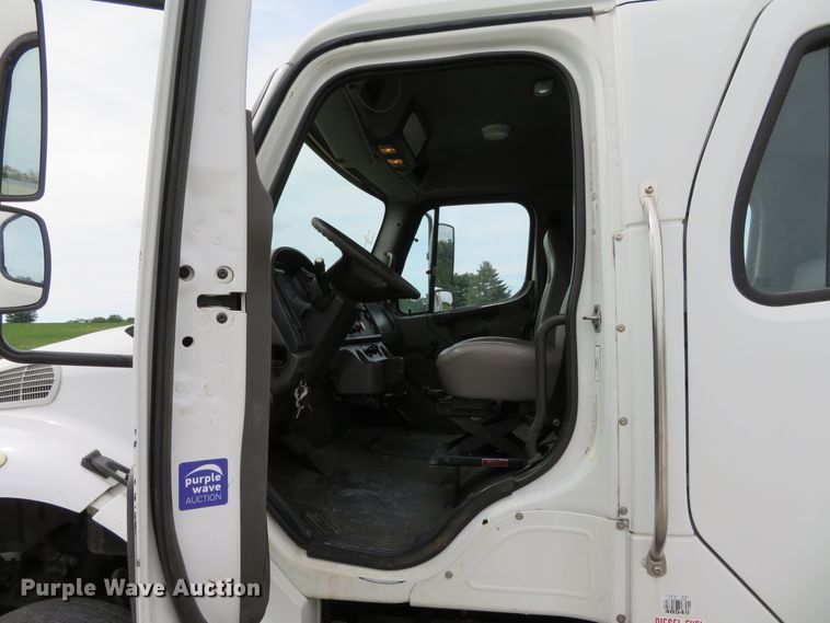 image for item DH1168 2010 Freightliner Business Class M2  utility truck