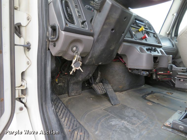 image for item DH1168 2010 Freightliner Business Class M2  utility truck