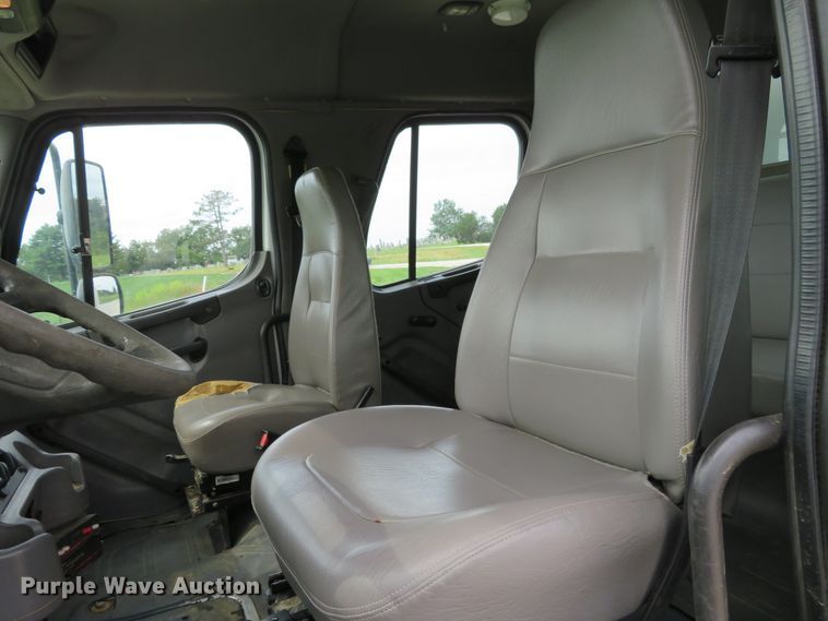 image for item DH1168 2010 Freightliner Business Class M2  utility truck