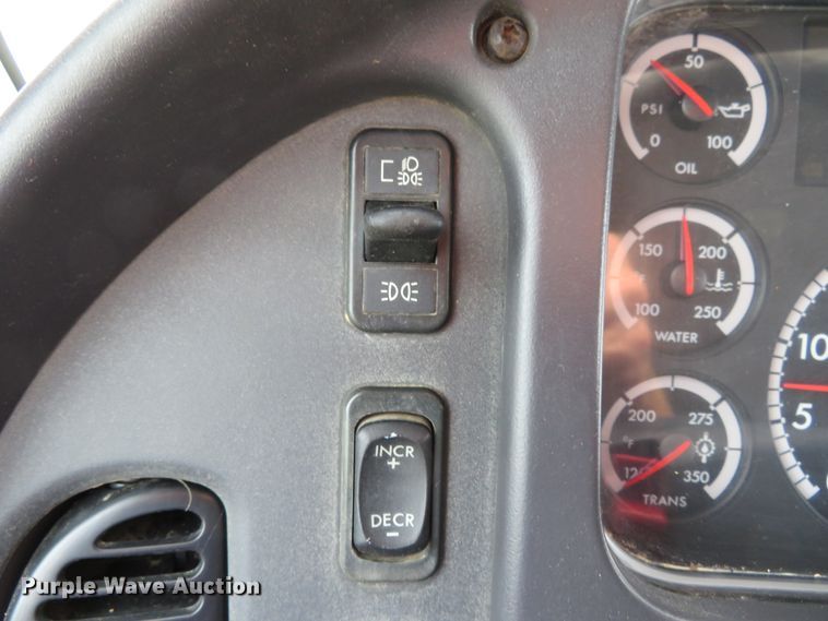 image for item DH1168 2010 Freightliner Business Class M2  utility truck