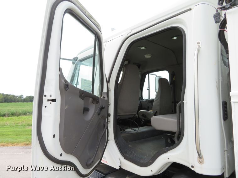 image for item DH1168 2010 Freightliner Business Class M2  utility truck