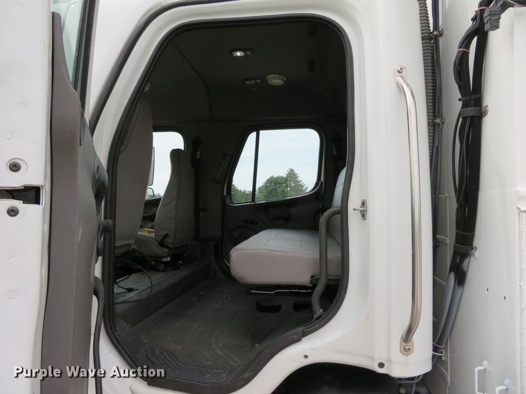 image for item DH1168 2010 Freightliner Business Class M2  utility truck