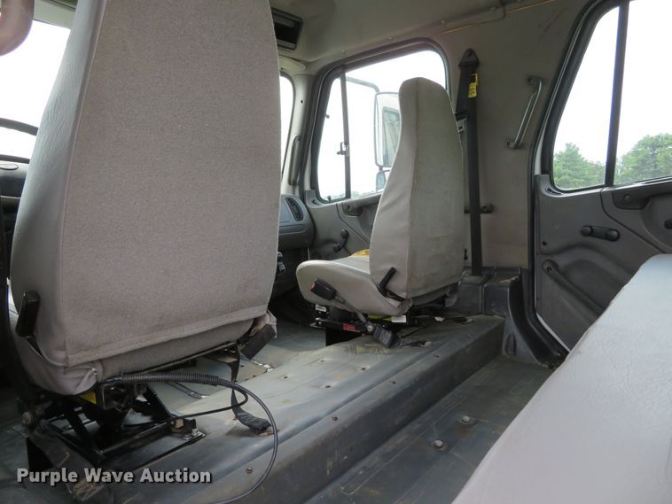 image for item DH1168 2010 Freightliner Business Class M2  utility truck