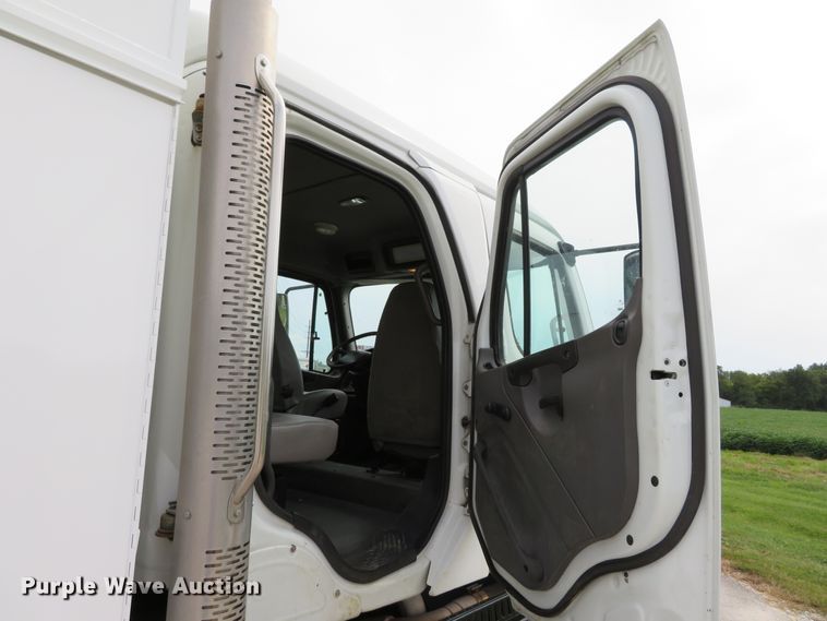 image for item DH1168 2010 Freightliner Business Class M2  utility truck