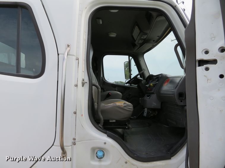 image for item DH1168 2010 Freightliner Business Class M2  utility truck