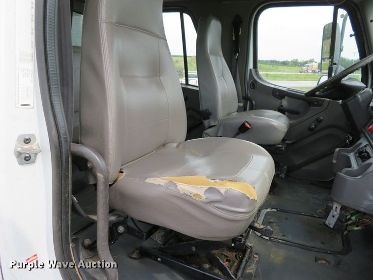 image for item DH1168 2010 Freightliner Business Class M2  utility truck