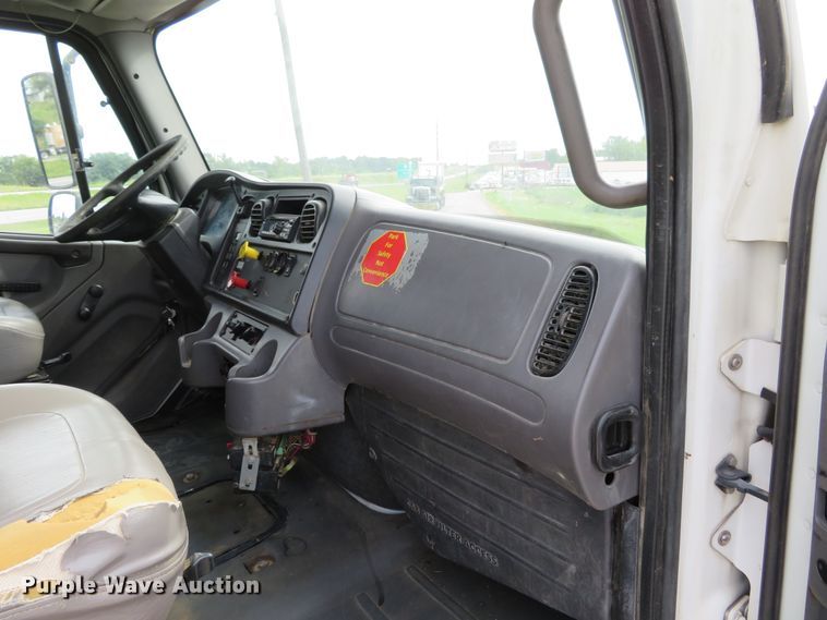 image for item DH1168 2010 Freightliner Business Class M2  utility truck