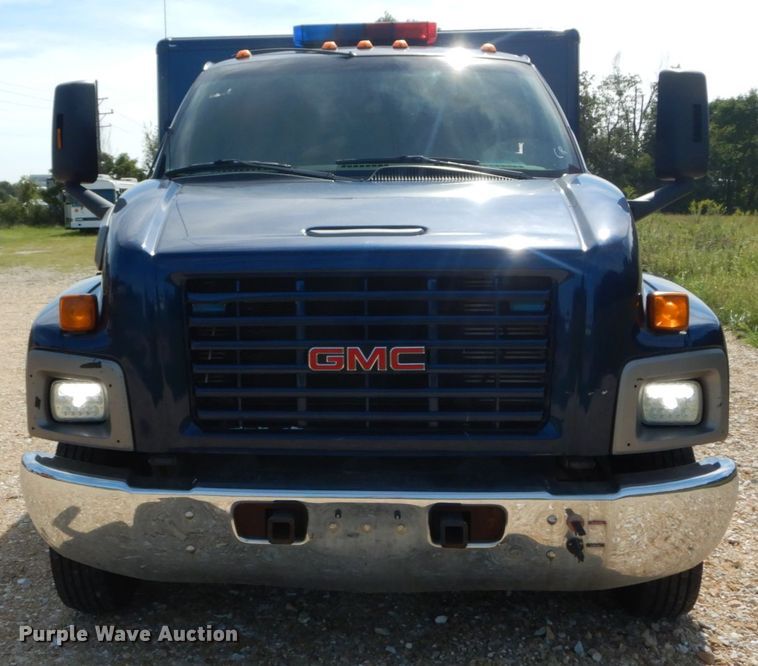 image for item DH5165 2004 GMC C6500  utility truck