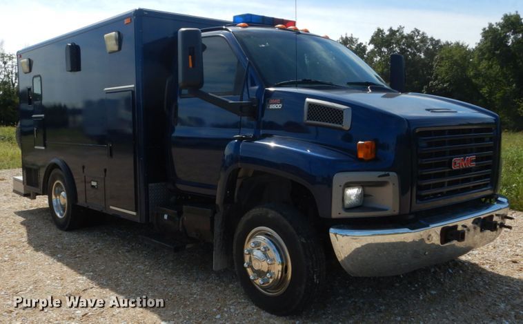 image for item DH5165 2004 GMC C6500  utility truck