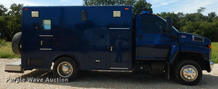 image for item DH5165 2004 GMC C6500  utility truck