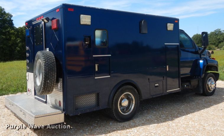 image for item DH5165 2004 GMC C6500  utility truck