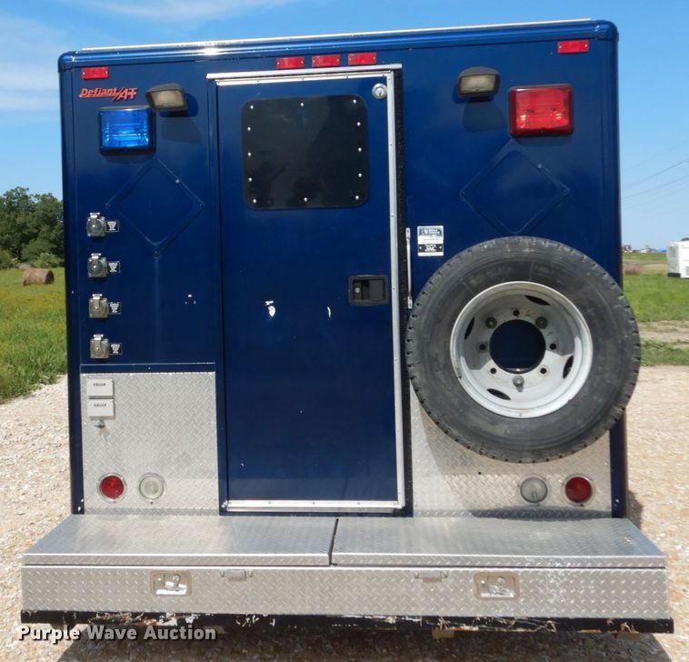 image for item DH5165 2004 GMC C6500  utility truck