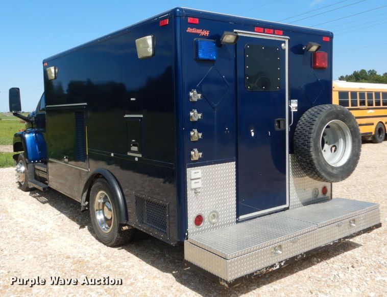 image for item DH5165 2004 GMC C6500  utility truck