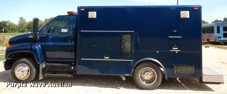 image for item DH5165 2004 GMC C6500  utility truck