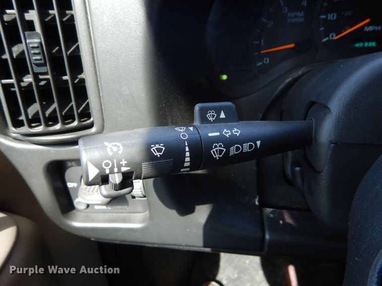 image for item DH5165 2004 GMC C6500  utility truck