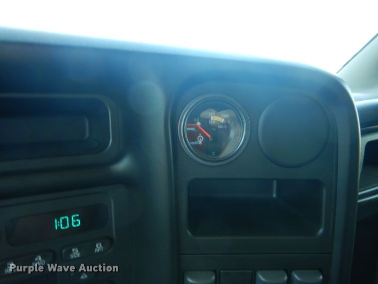 image for item DH5165 2004 GMC C6500  utility truck