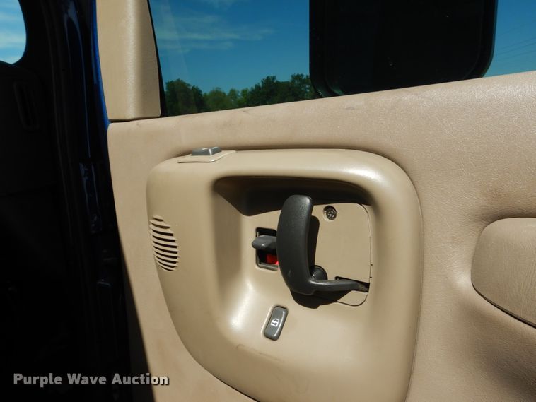 image for item DH5165 2004 GMC C6500  utility truck