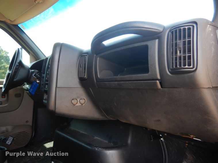 image for item DH5165 2004 GMC C6500  utility truck