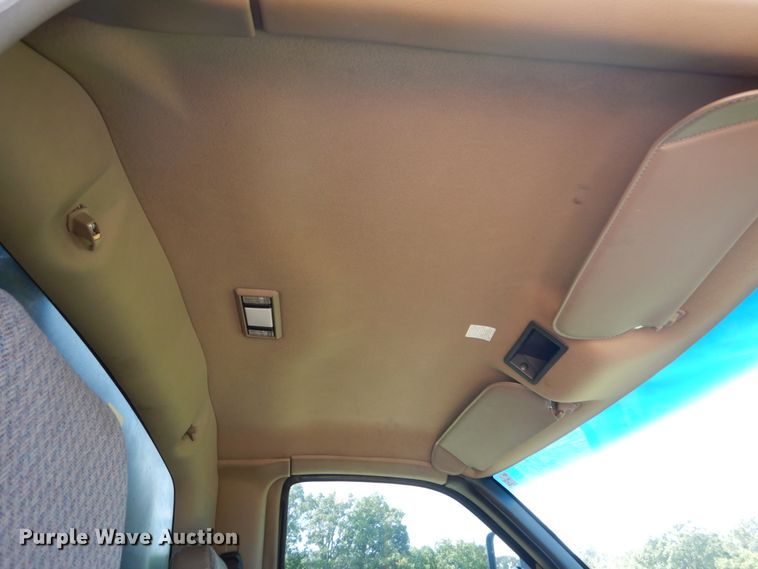 image for item DH5165 2004 GMC C6500  utility truck