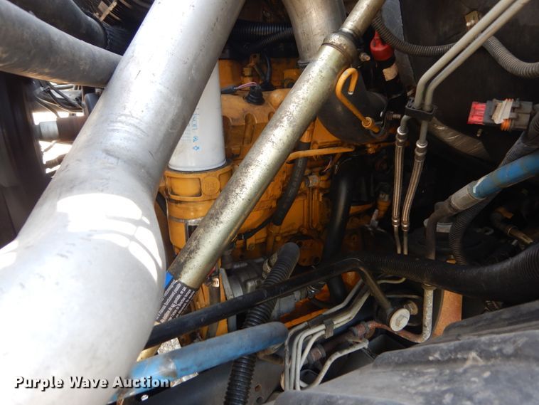 image for item DH5165 2004 GMC C6500  utility truck