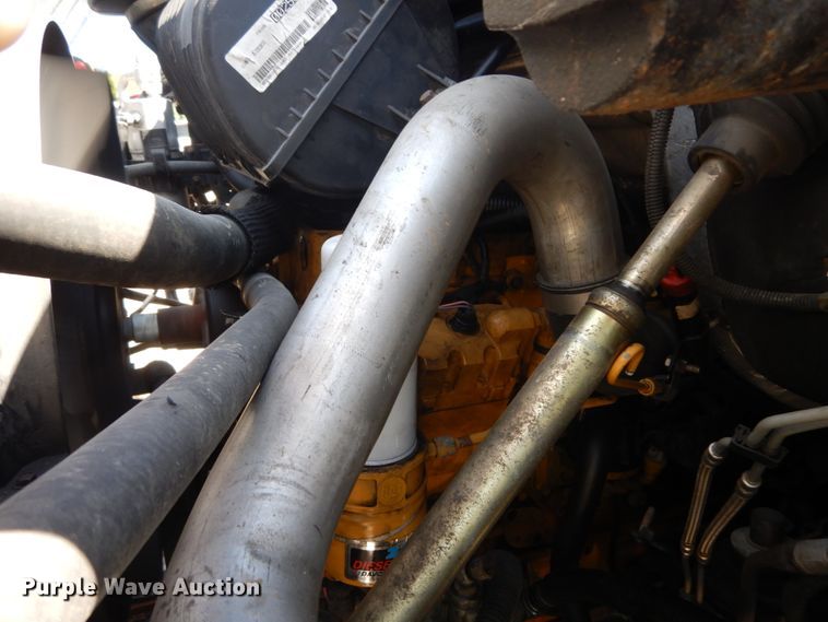 image for item DH5165 2004 GMC C6500  utility truck