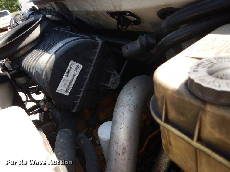 image for item DH5165 2004 GMC C6500  utility truck