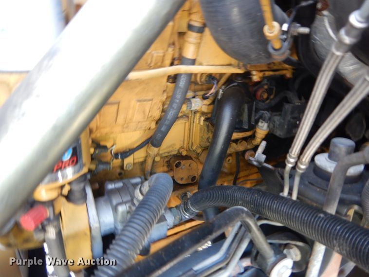 image for item DH5165 2004 GMC C6500  utility truck