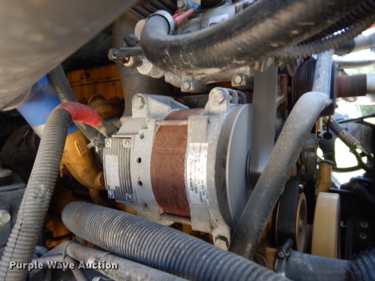 image for item DH5165 2004 GMC C6500  utility truck