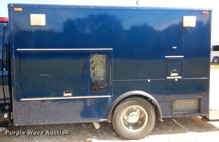 image for item DH5165 2004 GMC C6500  utility truck