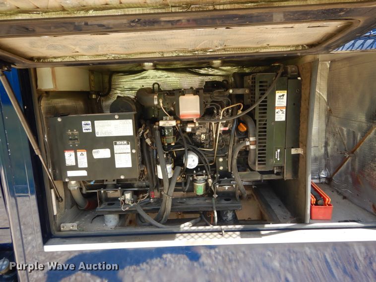 image for item DH5165 2004 GMC C6500  utility truck