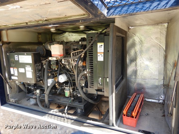 image for item DH5165 2004 GMC C6500  utility truck