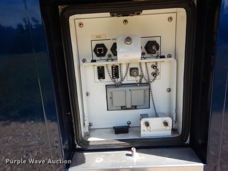 image for item DH5165 2004 GMC C6500  utility truck