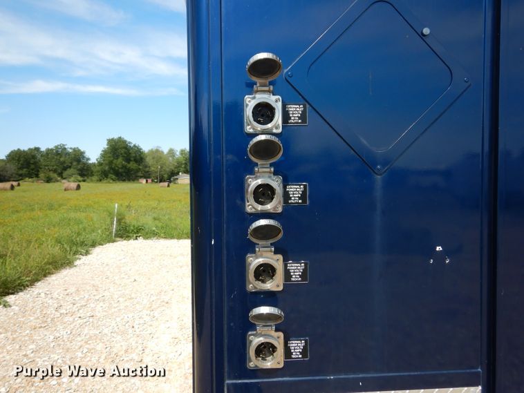 image for item DH5165 2004 GMC C6500  utility truck