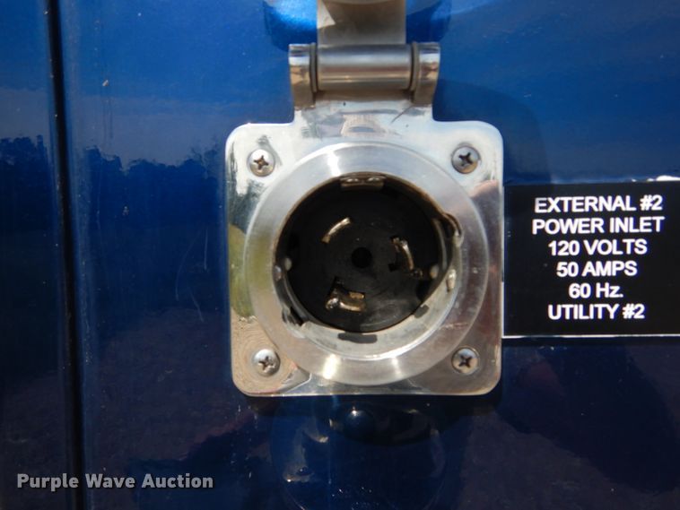 image for item DH5165 2004 GMC C6500  utility truck