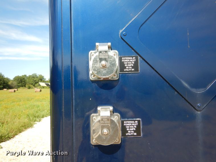 image for item DH5165 2004 GMC C6500  utility truck