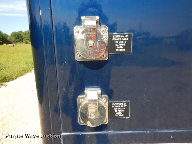 image for item DH5165 2004 GMC C6500  utility truck