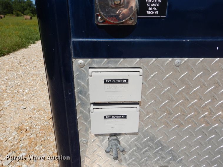 image for item DH5165 2004 GMC C6500  utility truck