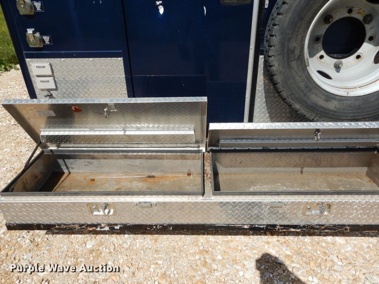 image for item DH5165 2004 GMC C6500  utility truck