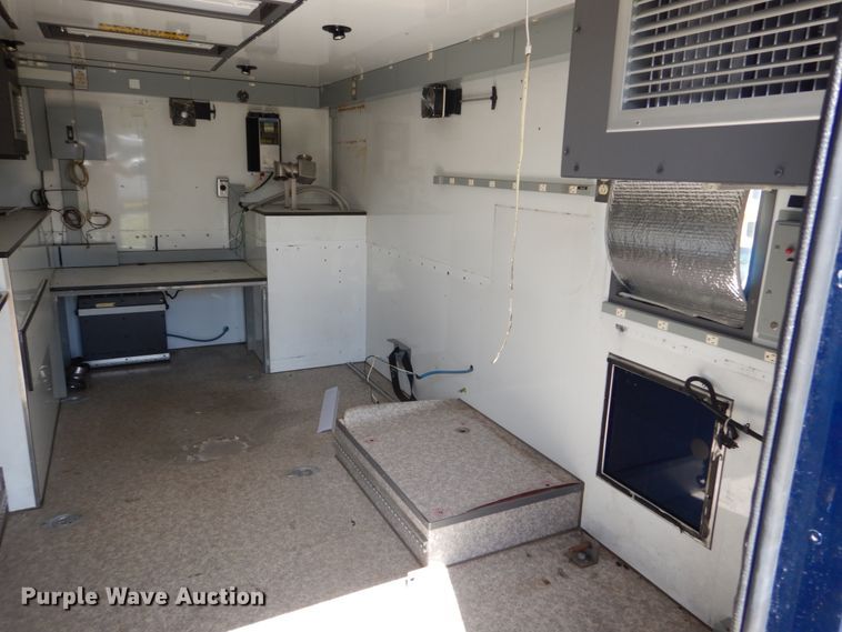 image for item DH5165 2004 GMC C6500  utility truck