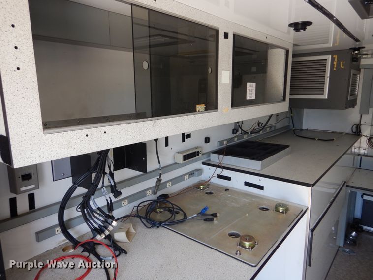 image for item DH5165 2004 GMC C6500  utility truck