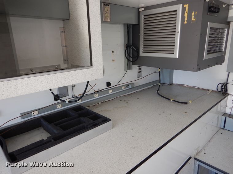 image for item DH5165 2004 GMC C6500  utility truck