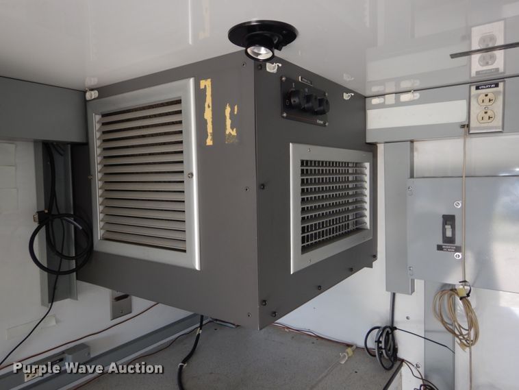 image for item DH5165 2004 GMC C6500  utility truck