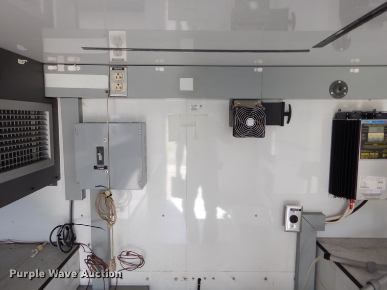 image for item DH5165 2004 GMC C6500  utility truck